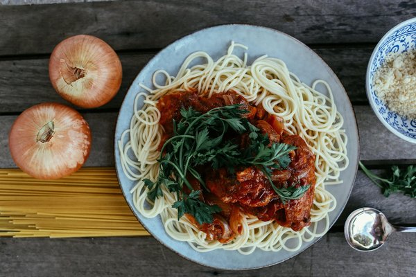 How Can Homebuyers Effectively Navigate UK Real Estate Market Trends?