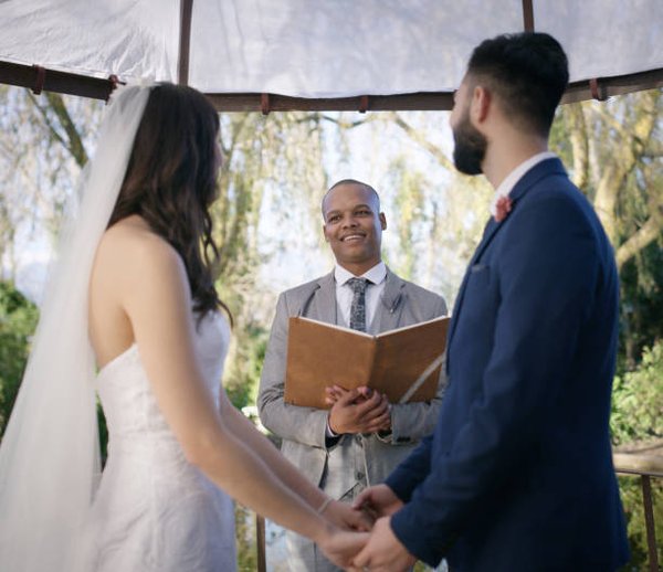 Your ultimate guide to finding a paris officiant